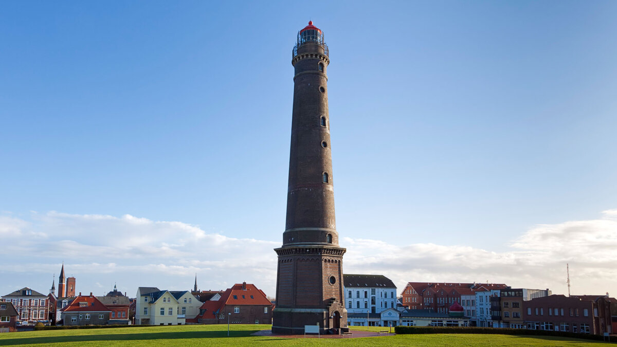 Der neue Leuchtturm von Borkum und das Stadtzentrum