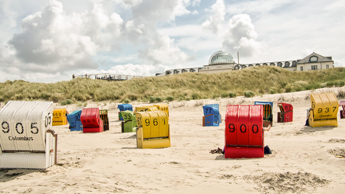 Juist: Strand und das Strandhotel Kurhaus